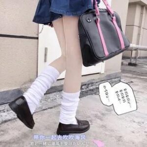 Slouchy Leg Warmers: Contemporary Outfit Ideas Slouchy Leg Warmers fashion styling inspiration