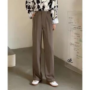 Effortless Styling: Utility Cargo Trousers with Street-Style Attitude Utility Cargo Trousers with Street-Style Attitude