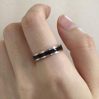 Stainless Steel Ring E446 - Rose Gold & Black | Betsuno by Betsuno