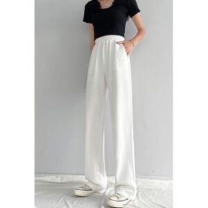 Wide-Leg Trousers and Contemporary Relaxed Tailoring