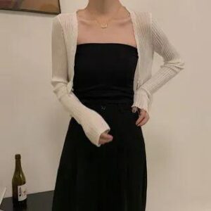 Black Striped Zip Sweater: A Fresh Take on Everyday Dressing Black Striped Zip Sweater fashion styling inspiration