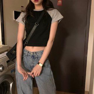 Short-Sleeve Round Neck Raglan Crop Tee Black by Hevnir