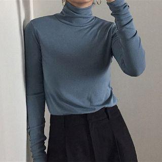 Long-Sleeve Turtleneck T-Shirt Coffee by Rosesand