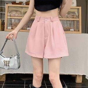 High-Waisted Shorts: Simple Pieces, Interesting Outfits high-waisted shorts fashion styling inspiration