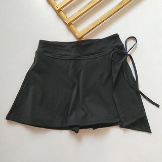 Plain Slit Tennis Skort Black by Runyz