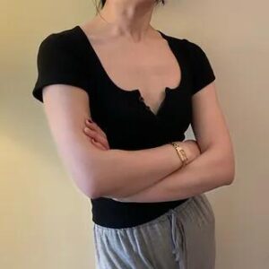 Black Short Sleeve Top fashion styling inspiration