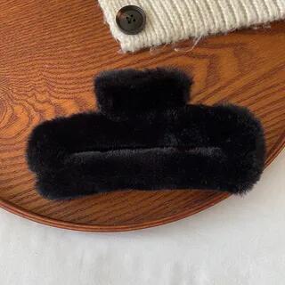 Fluffy Cutout Hair Claw Black | Kiren by Kiren