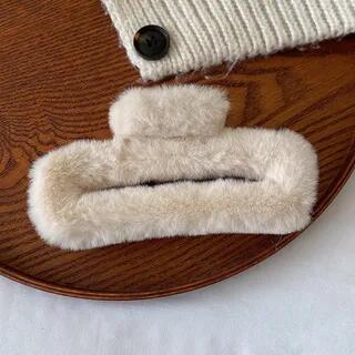 Fluffy Cutout Hair Claw Off-White | Kiren by Kiren