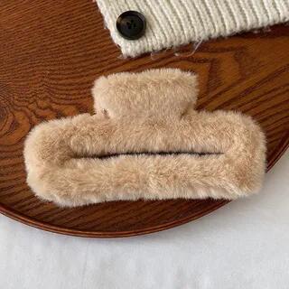 Fluffy Cutout Hair Claw Light Coffee | Kiren by Kiren