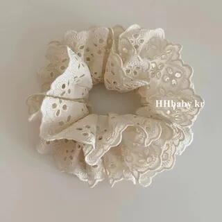 Plain Eyelet Lace Scrunchie Scrunchie - Beige | Chimerro by Chimerro