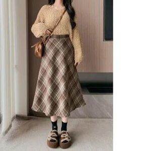 Pleated Skirt: Creating Balance Through Silhouette pleated skirt fashion styling inspiration