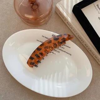Acrylic Banana Clip Tangerine | Mentosi by Mentosi