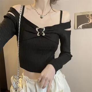 Long-Sleeve Plain Cutout Buckled Crop Top Black by Ukiyo
