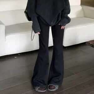 A Polished Approach to Daily Dressing: Wide Leg Trousers for Street-Style Details — Effortless Edit Relaxed wide-leg trousers fashion outfit inspiration
