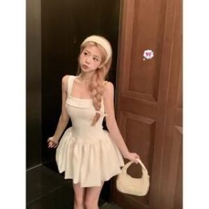 Satin Evening Dress: Texture and Proportion in Focus Satin Evening Dress fashion outfit inspiration
