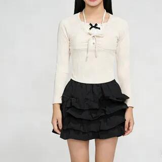 Long-Sleeve Plain Balletcore Crop Top / Mid Rise Tiered Mini A-Line Skirt Skirt - Black by Yako