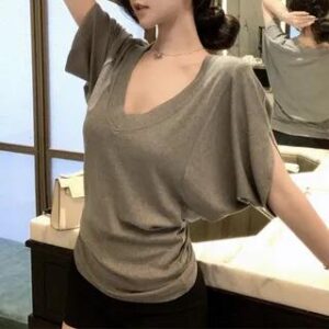Why a Olive Relaxed Scoop-Neck Top Deserves a Place in Your Wardrobe Olive Relaxed Scoop-Neck Top fashion styling inspiration