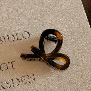 Curve Resin Hair Claw Clip Amber | LIDO by LIDO