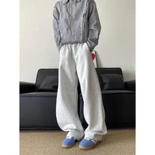 Plain Banana Sweatpants White by VEAZ