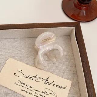 Acetate Small Hair Claw White | Kiren by Kiren