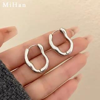 Irregular Hoop Earring 1 Pair - Silver | Betsuno by Betsuno