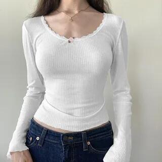 Long-Sleeve Scoop Neck Plain Lace Trim Flower Detail Ribbed T-Shirt White by Genrovia