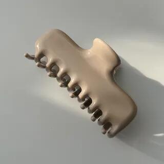 Plain Resin Hair Claw Clip Khaki | moliveny by moliveny