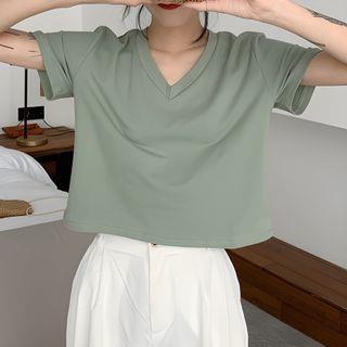 Short-Sleeve Cropped T-Shirt V-Neck - Red by Moon City